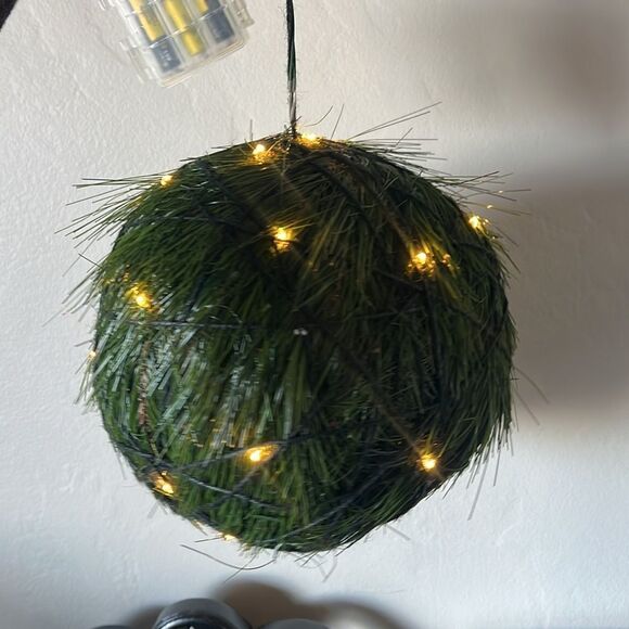 Pottery Barn Pre-Lit Faux Evergreen Medium Sphere NWOT OPEN BOX! - Picture 7 of 9